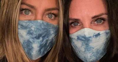Jennifer Aniston shares photo of friend fighting coronavirus as she reminds fans to wear a mask - www.msn.com