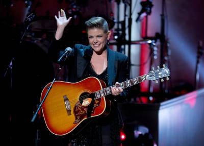 The Chicks’ Natalie Maines Spills On The Story Behind Those ‘Tights On My Boat’ Lyrics - etcanada.com - state Maine