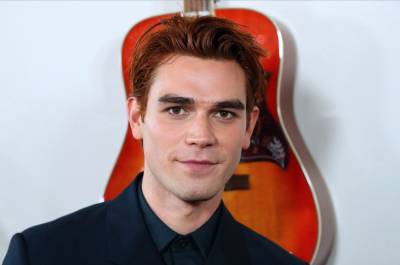 KJ Apa Breaks Down After Removing ‘Shard Of Metal’ From His Eye - etcanada.com