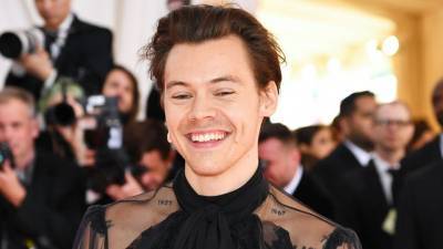 Harry Styles sends fans wild with new look - heatworld.com - Italy