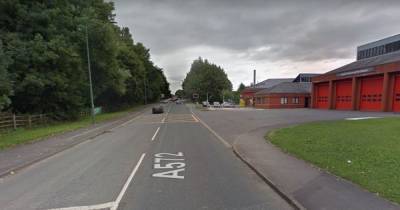 Man suffers serious head injury after van crashes into tree - www.manchestereveningnews.co.uk