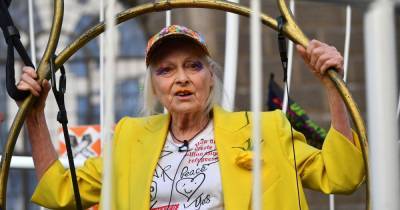 Vivienne Westwood locks herself in giant bird cage to protest Julian Assange’s US extradition - www.manchestereveningnews.co.uk - Britain - USA - Manchester