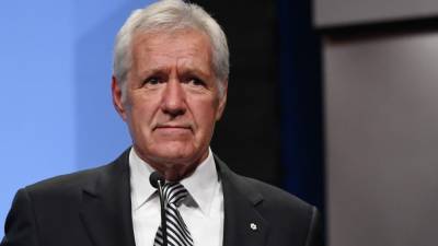 Alex Trebek Reveals How His Family Reacted to His Decision to Stop Cancer Treatment - www.etonline.com