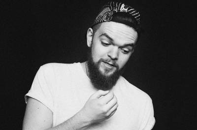 Jack Garratt Performs as the Ultimate One-Man Band for Dizzy Billboard Live At-Home - www.billboard.com