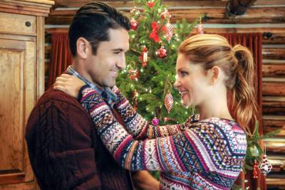 Hallmark Channel to Include LGBTQ Characters and Storylines in 2020 Holiday Movies - www.tvguide.com