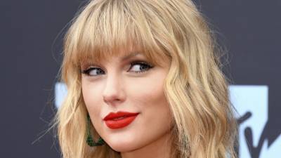 Taylor Swift’s TikTok Doppelgänger Is a Nurse, But Fans Keep Stopping Her for Photos - stylecaster.com - Tennessee