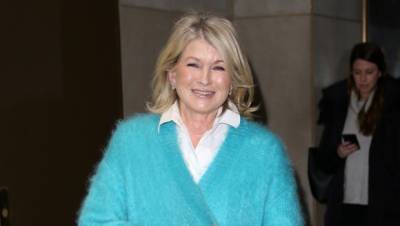 Martha Stewart, 78, Pouts Her Lips Like Kylie Jenner In Glamorous New Pool Pic - hollywoodlife.com