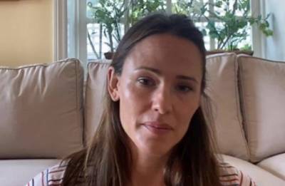 Jennifer Garner Tears Up Reflecting On Her Kids’ Pandemic Experience In Emotional Video - etcanada.com - county Roberts