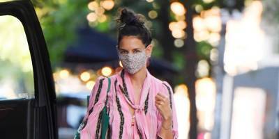 Katie Holmes Is Pretty in Pink While Stepping Out in New York City - www.justjared.com - New York