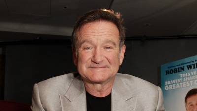 Robin Williams’ daughter marks his 69th birthday - www.breakingnews.ie