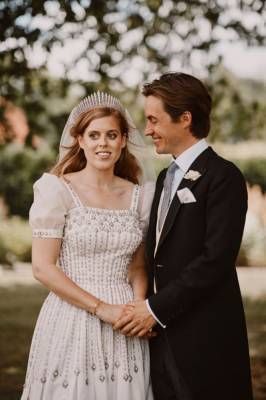 Princess Beatrice Walks Down The Aisle In The Queen’s Vintage Dress - etcanada.com - Italy