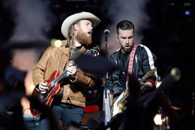 Brothers Osborne Urge Fans To ‘Wear Your F**king Masks’ So They Can Get Back Onstage - etcanada.com