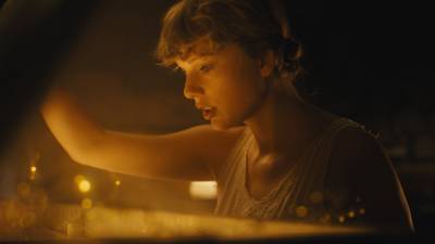 Taylor Swift Announces Surprise Eighth Studio Album ‘Folklore’, Available At Midnight - etcanada.com