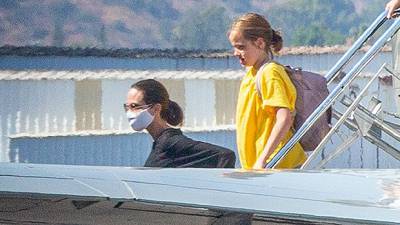 Angelina Jolie Steps Off A Private Jet After Getaway With Twins Vivienne Knox, 12 — Pics - hollywoodlife.com - Los Angeles