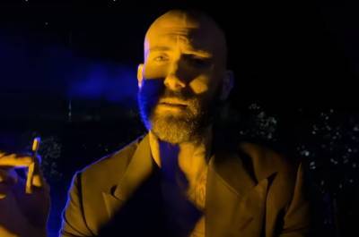 Adam Levine Shaves His Head, And He’s All Alone in Maroon 5’s ‘Nobody’s Love’: Watch - www.billboard.com - Los Angeles