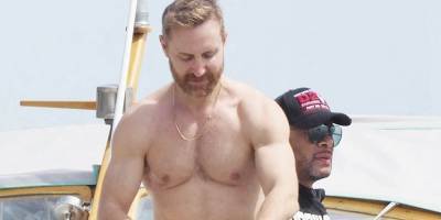 David Guetta Looks Buff Hanging With His Wife & Kids in France - www.justjared.com - France - Miami