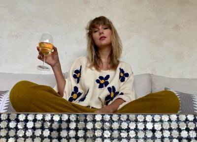 Taylor Swift selling actual cardigans to celebrate new single ‘Cardigan’ - evoke.ie