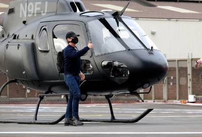 Tom Cruise Wears Face Mask For Helicopter Ride In London - etcanada.com - London