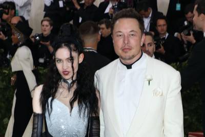 Grimes Tells Elon Musk To ‘Turn Off Ur Phone’ After He Tweets ‘Pronouns Suck’ - etcanada.com