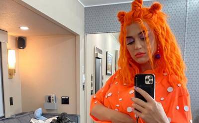 Pregnant Katy Perry Wears Orange Wig, Shows Off Baby Bump for Tomorrowland - www.justjared.com