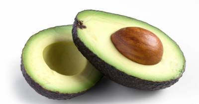 Woman shares 'best life hack ever' to stop avocados going brown - www.dailyrecord.co.uk