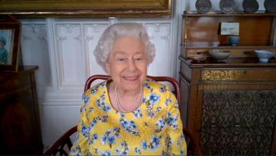 Queen Elizabeth Pays Virtual Visit And Unveils Her New Portrait - etcanada.com - Britain