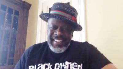 Cedric The Entertainer on Addressing Race and Social Issues on 'The Neighborhood' (Exclusive) - www.etonline.com - USA
