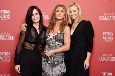 Jennifer Aniston, Courteney Cox And Lisa Kudrow Have A ‘Friends’ Reunion To Encourage Fans To Vote - etcanada.com