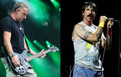 Peter Hook says the Red Hot Chili Peppers re-taught him and Bernard Sumner how to play ‘New Dawn Fades’ - www.nme.com