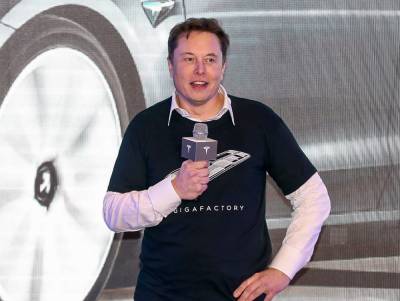 Elon Musk jokes about a 'cage fight' with Johnny Depp over Amber Heard threesome claims - torontosun.com - New York