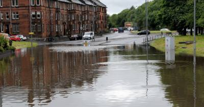 Paisley road closed to traffic due to major flood - www.dailyrecord.co.uk