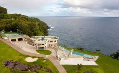 Justin Bieber’s Incredible Hawaii Vacation Home Sits On The Edge Of A Waterfall Dropping Into The Sea - etcanada.com - Hawaii - Wyoming