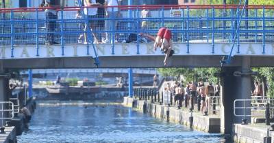 This is how the council plan to stop people jumping from the bridges in Salford Quays - www.manchestereveningnews.co.uk - Manchester - Detroit - county Quay - borough Wigan