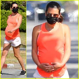 Pregnant Lea Michele Holds Onto Her Baby Bump During Walk With Her Mom Edith - www.justjared.com - Los Angeles