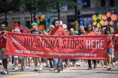 6 in 10 Americans wrongly believe that HIV can be spread through casual contact, survey says - www.metroweekly.com - USA