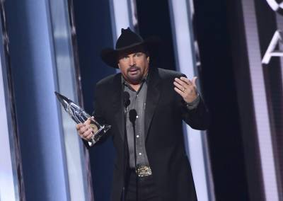 Garth Brooks Doesn’t Want Any More CMA Entertainer Of The Year Awards: “Very Lucky With Seven” - deadline.com