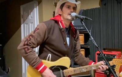 Brad Paisley Debuts Star-Studded ‘No I In Beer’ Music Video - etcanada.com - county Allen - county Clayton