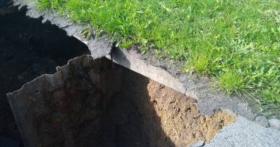 Barton Dock Road in Stretford closed due to 'large' sink hole near Kellogg's factory - www.manchestereveningnews.co.uk