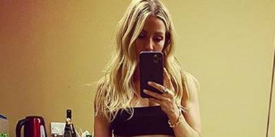Ellie Goulding Puts Her Impressive Abs on Display in Mirror Selfie - www.justjared.com