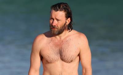 Joel Edgerton Goes Shirtless at the Beach in Sydney! - www.justjared.com - Australia