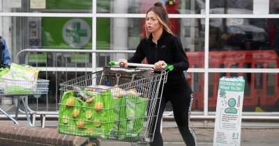Geordie Shore star Holly Hagan wears black gym gear and flashes engagement ring as she does food shop - www.ok.co.uk