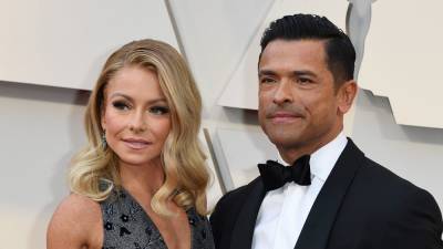 Kelly Ripa posts shirtless pic of husband Mark Consuelos: 'You’ve been warned' - www.foxnews.com