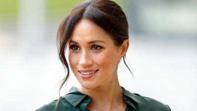 Meghan Markle Was Scolded for Wearing 'M' and 'H' Necklace, Book Claims - www.etonline.com