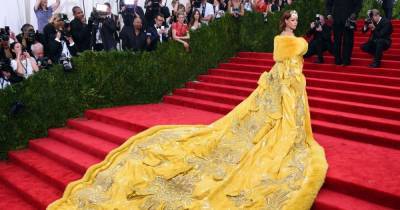 Rihanna was 'scared' to step out in her famous 2015 Met Gala dress - www.msn.com