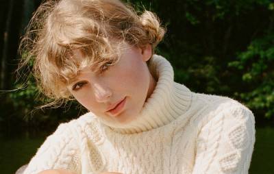 The ‘cabin in candlelight’ version of Taylor Swift’s ‘cardigan’ is a new layer in the ‘Folklore’ story - www.nme.com