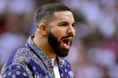 Drake Commissions Diamond Tupac Chains Worth $300,000 Each - etcanada.com - Barbados