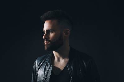 Gareth Emery Shares a High-Flying Chapter From His Forthcoming Memoir, 'My Life In Lasers': Exclusive - www.billboard.com - Britain