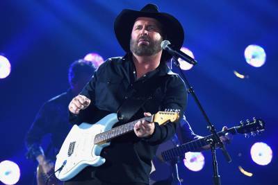 Garth Brooks withdraws from CMA top prize because of tweet - nypost.com