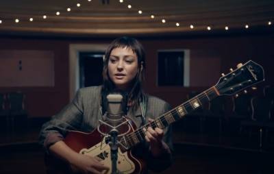 Watch Angel Olsen’s chilling performance of ‘Whole New Mess’ on ‘Fallon’ - www.nme.com - North Carolina