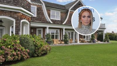 Eight Celebrities with Homes in the Hamptons - variety.com - county Hampton - county Clinton